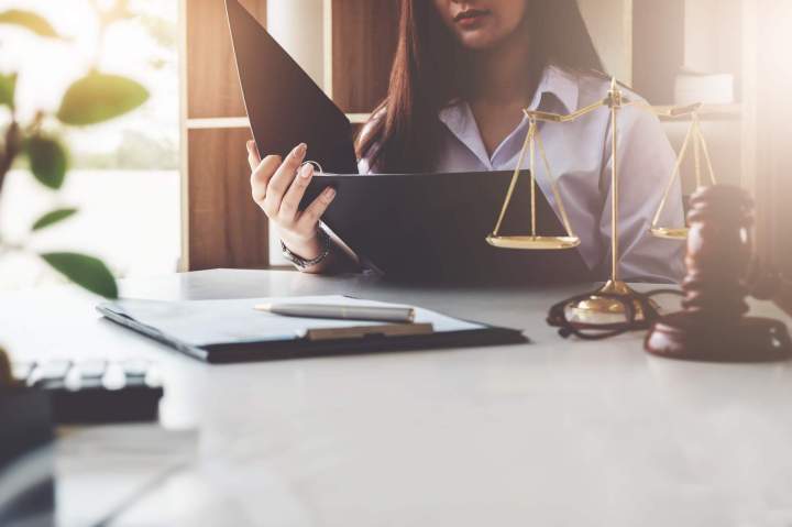 Avocat en droit pénal, Évry